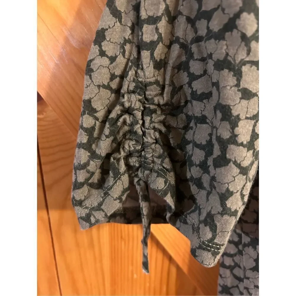 Michael Kors women’s short sleeve top green/black size medium ￼(3994)